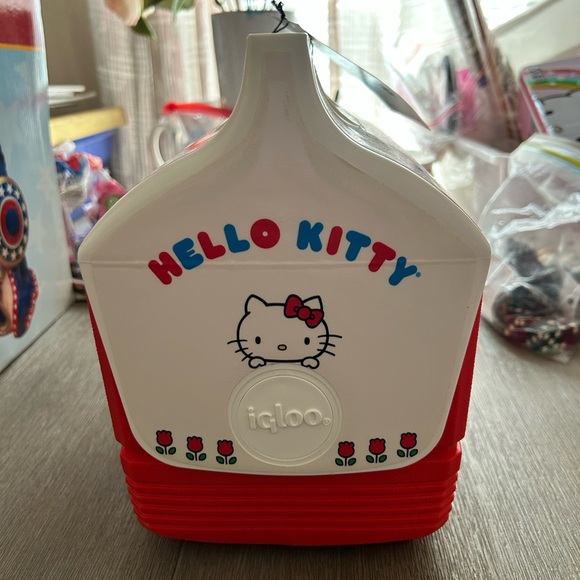 NWT Igloo x Hello Kitty Cooler - Picture 2 of 8